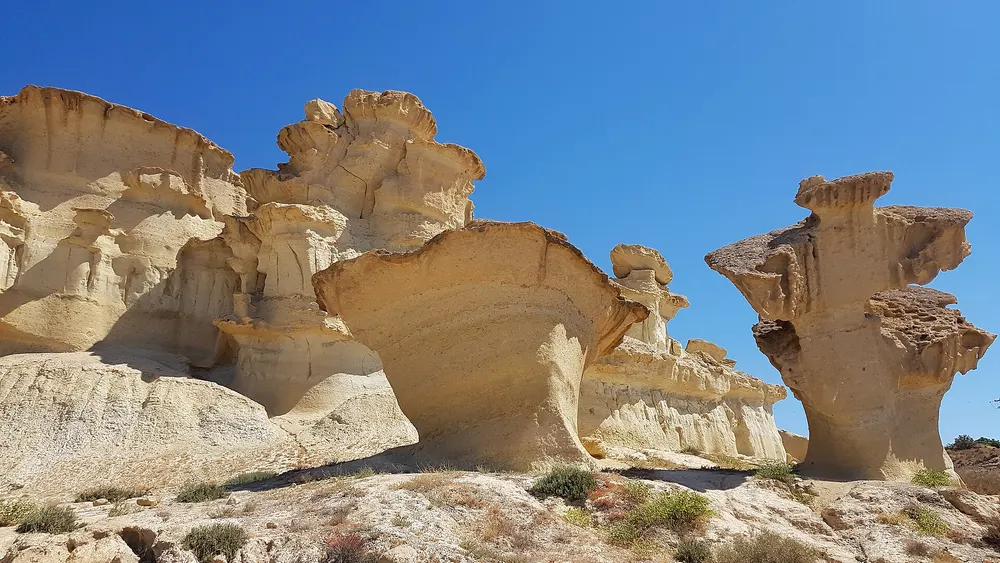 De door wind uitgesleten zandsteenrotsen (Gredas) van Bolnuevo, Murcia