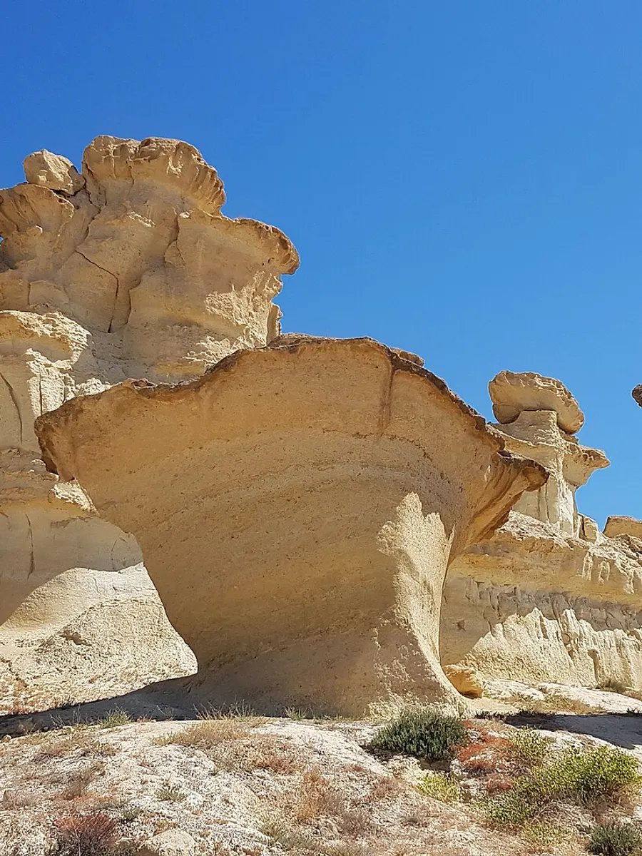 De door wind uitgesleten zandsteenrotsen (Gredas) van Bolnuevo, Murcia
